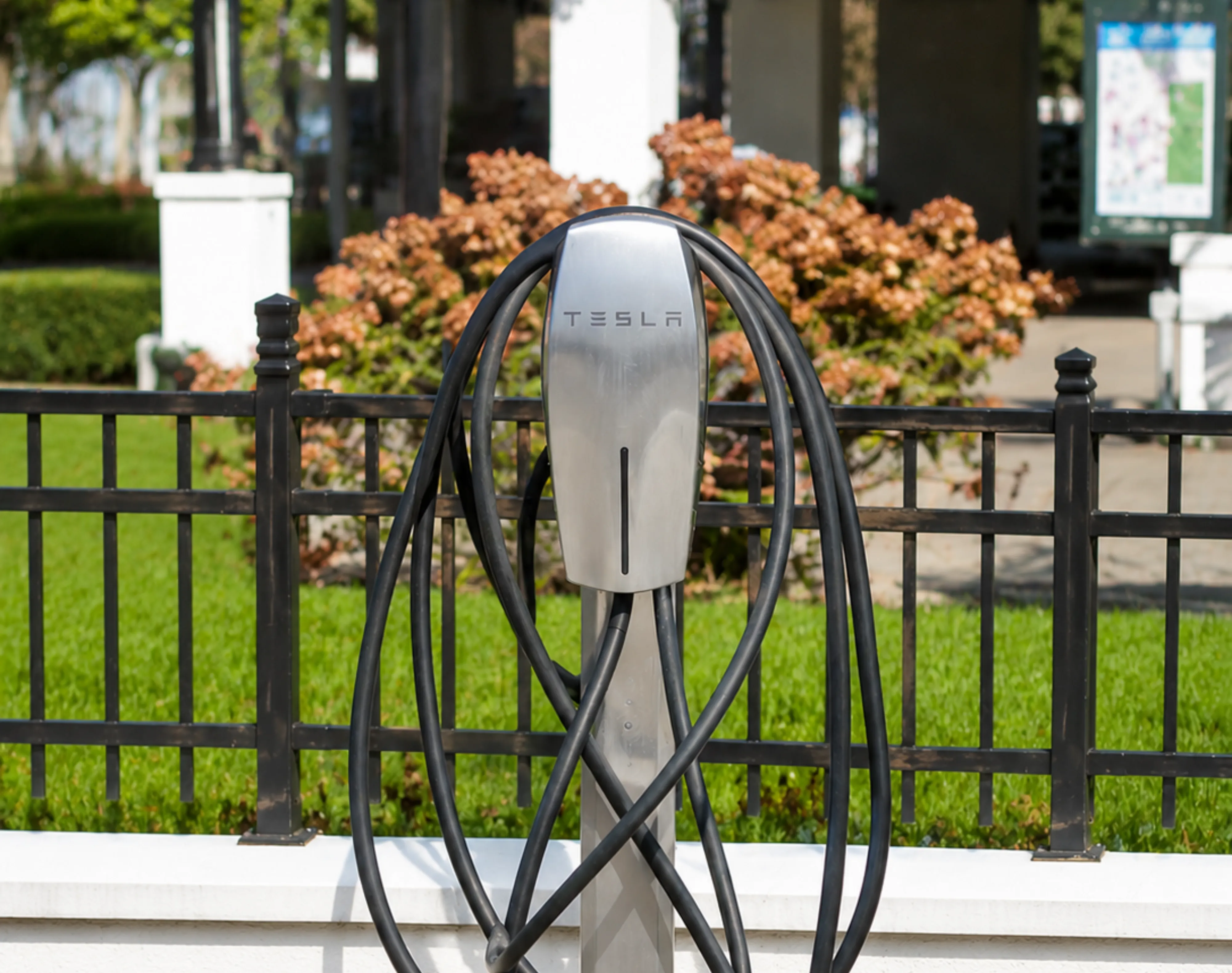Hotels Gouverneur Trois Rivieres Tesla Charging Station Parking