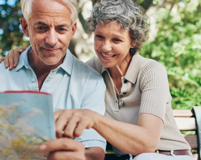 Couple De Senior Ete Carte a la main