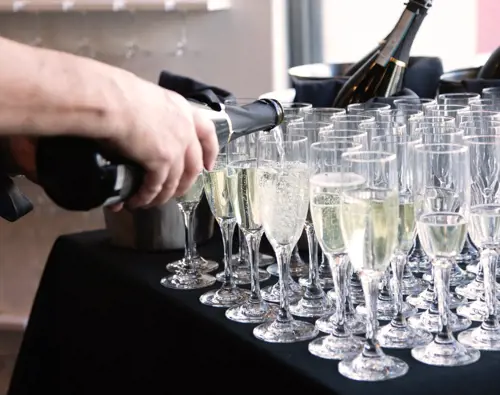 event Hôtels Gouverneur Trois-Rivières champagne glasses