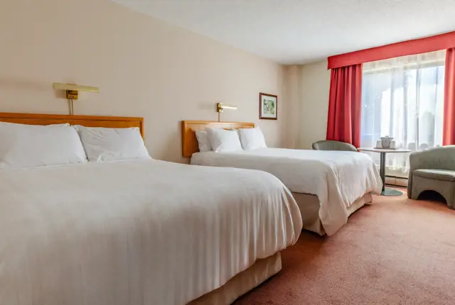 Hotels Gouverneur Trois Rivieres Chambre Classique 2 Grands Lits Vue Ensemble Vers Fenetre®EAQ Marieannegaudreault